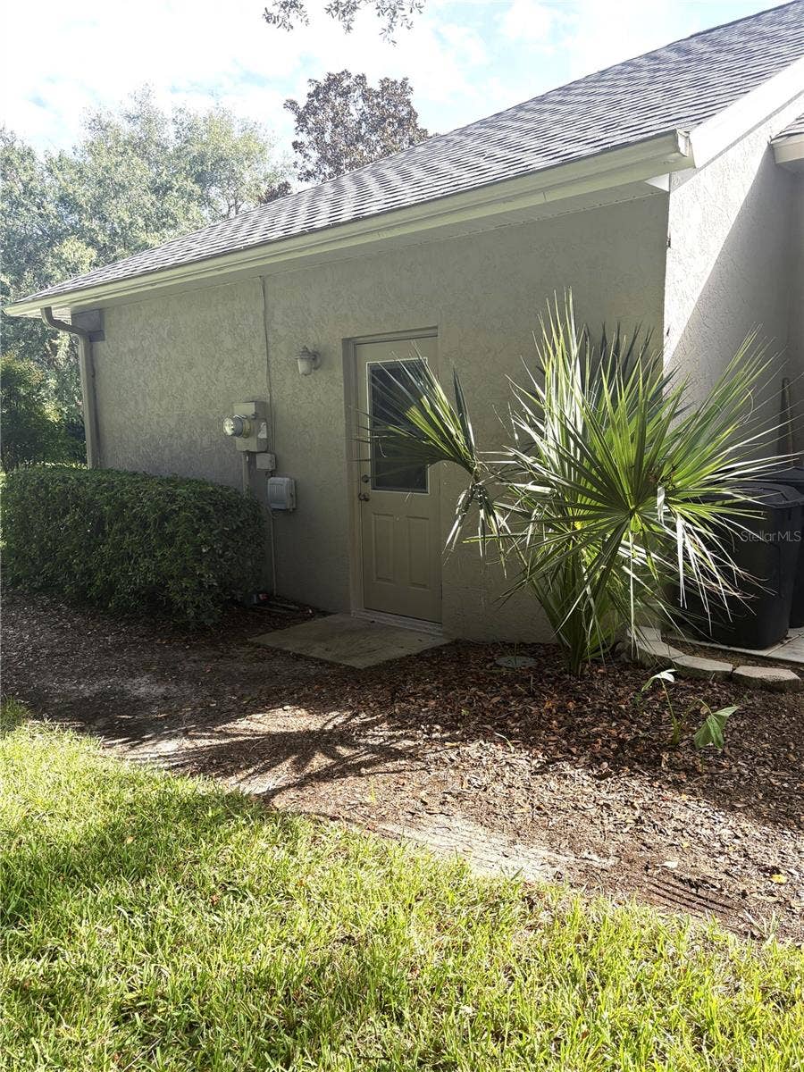 19588 SW 86TH LANE, Dunnellon, FL 34432 west side of garage