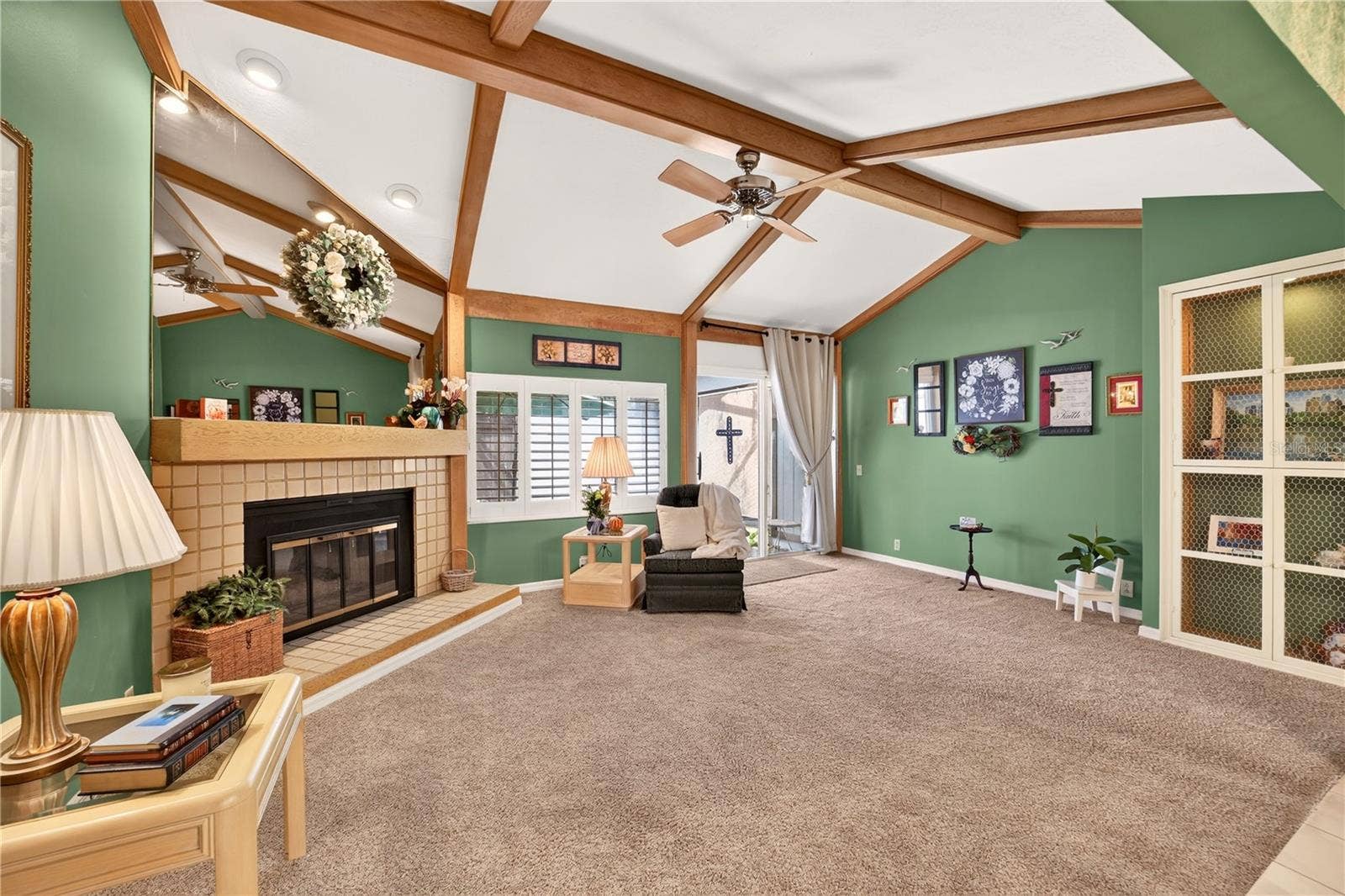 1708 NE 38TH AVENUE, Ocala, FL 34470 Large living room with vaulted ceiling and fireplace