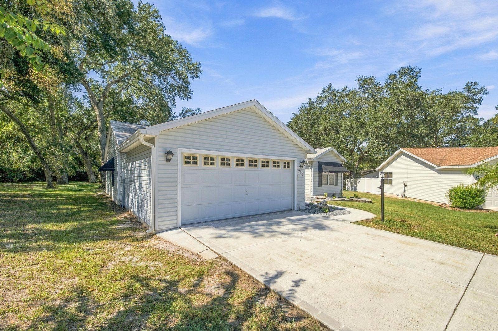 705 MURRAY LANE, Lady Lake, FL 32159 Paved cement drive and walkway