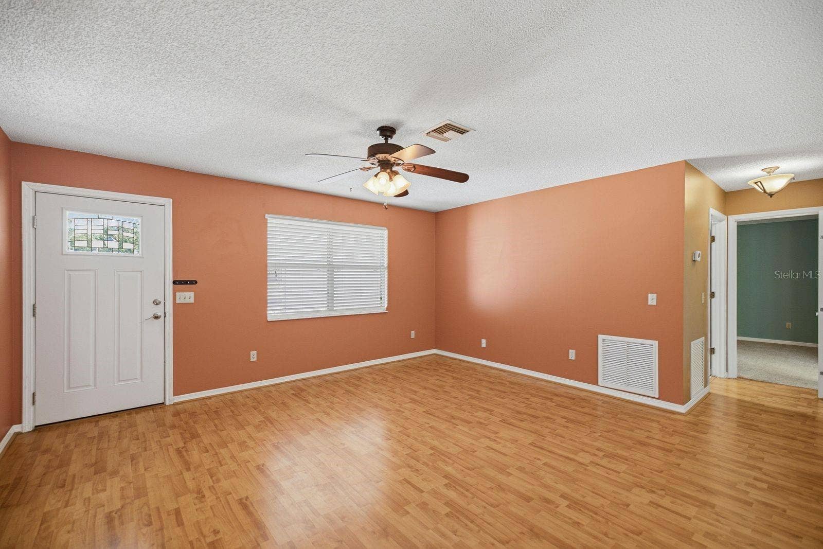 705 MURRAY LANE, Lady Lake, FL 32159 Nicely sized Living Room
