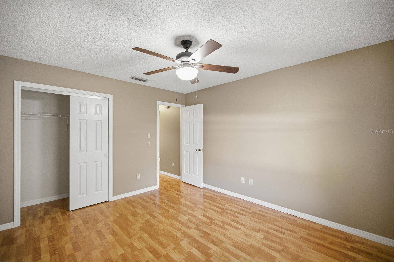 705 MURRAY LANE, Lady Lake, FL 32159 Nice size closet