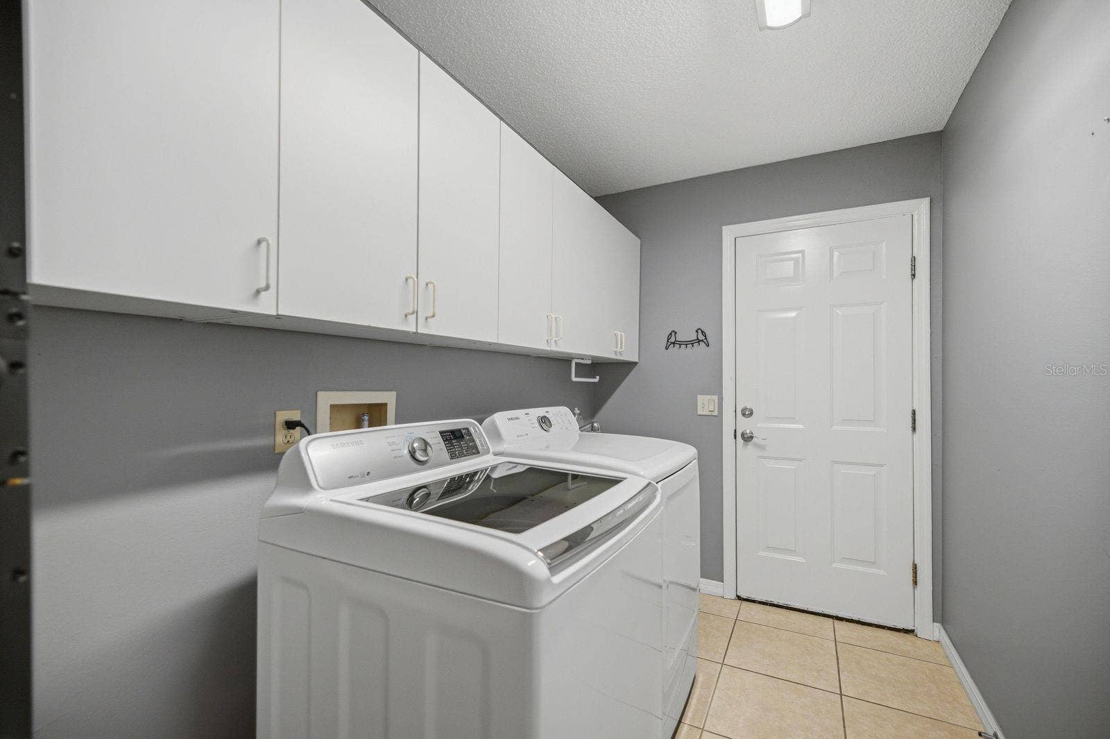 705 MURRAY LANE, Lady Lake, FL 32159 Spacious with Storage
