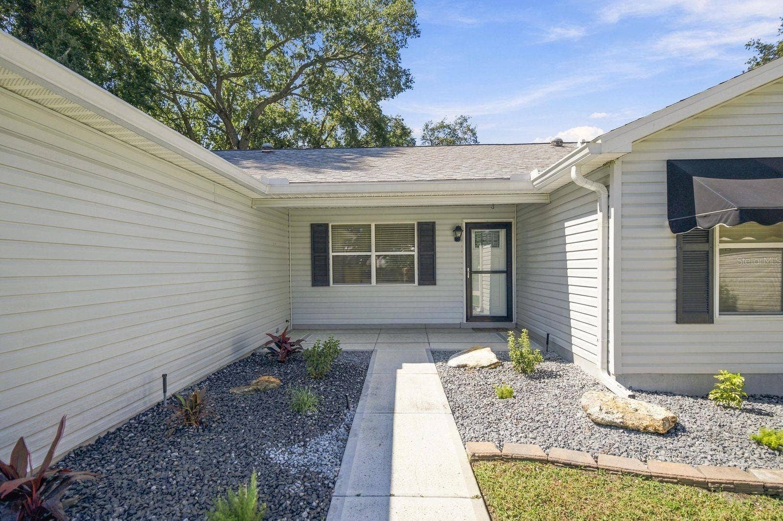 705 MURRAY LANE, Lady Lake, FL 32159 Covered front porch
