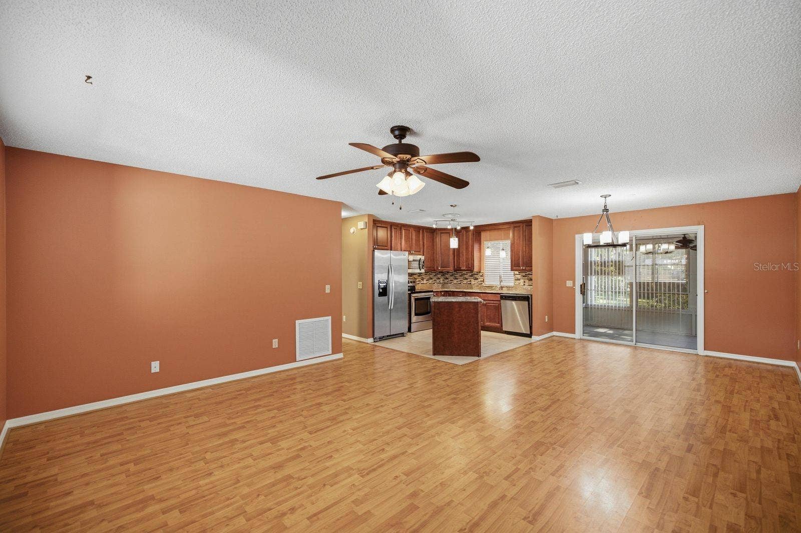 705 MURRAY LANE, Lady Lake, FL 32159 Well proportioned Open Living Space