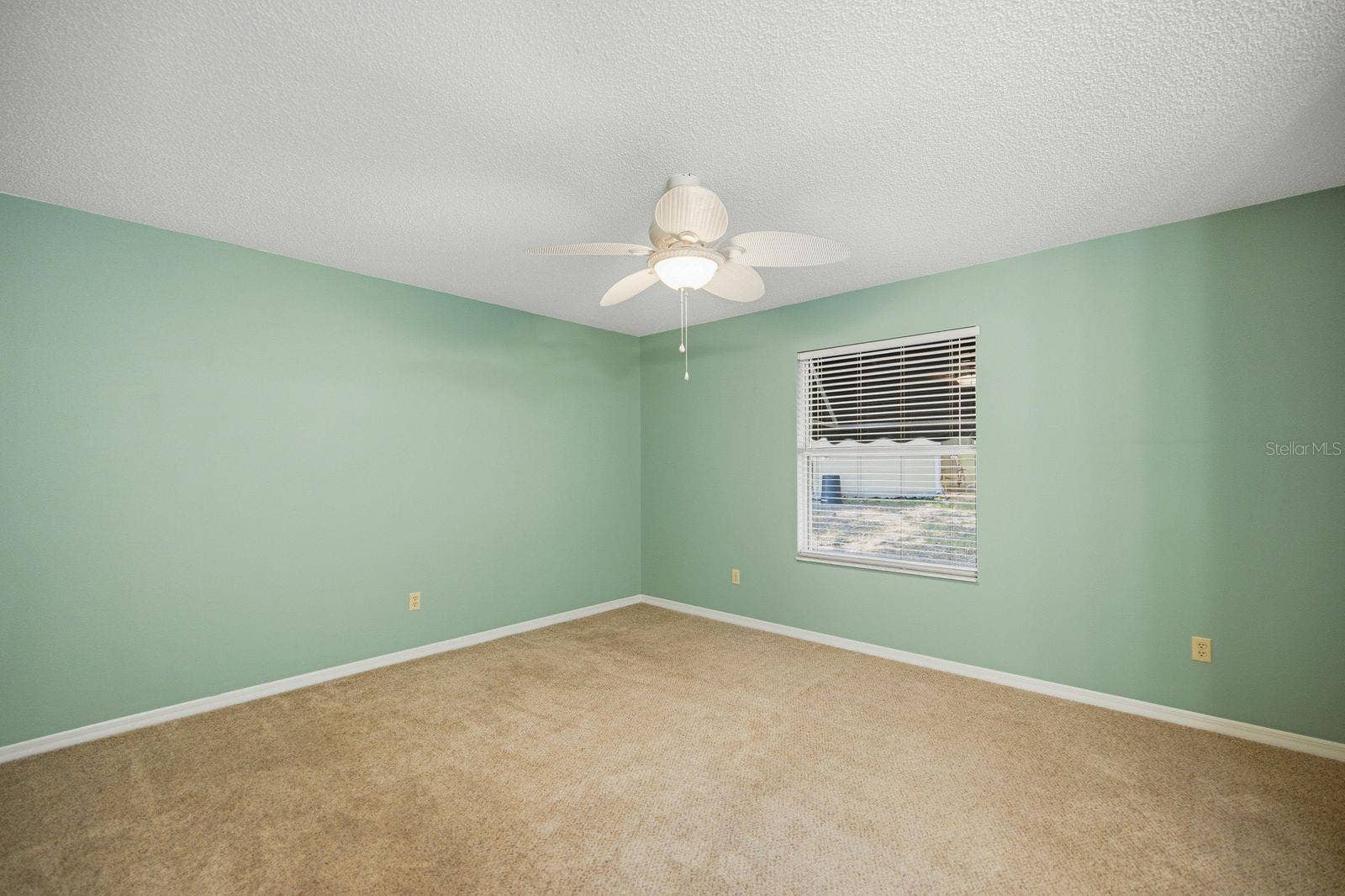 705 MURRAY LANE, Lady Lake, FL 32159 Awning windows, Ceiling Fan and Window Treatments