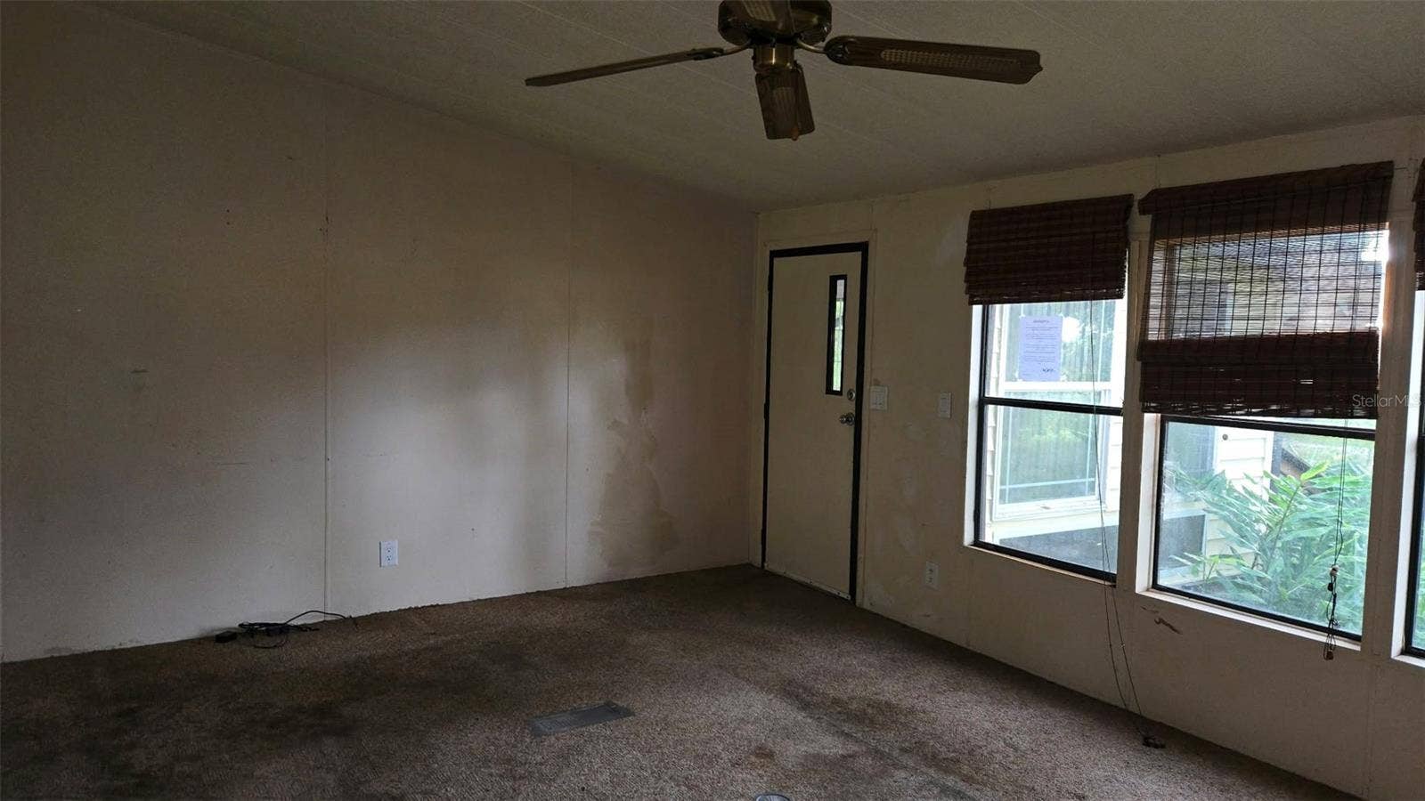 18007 SE 90TH STREET, Ocklawaha, FL 32179 Living room