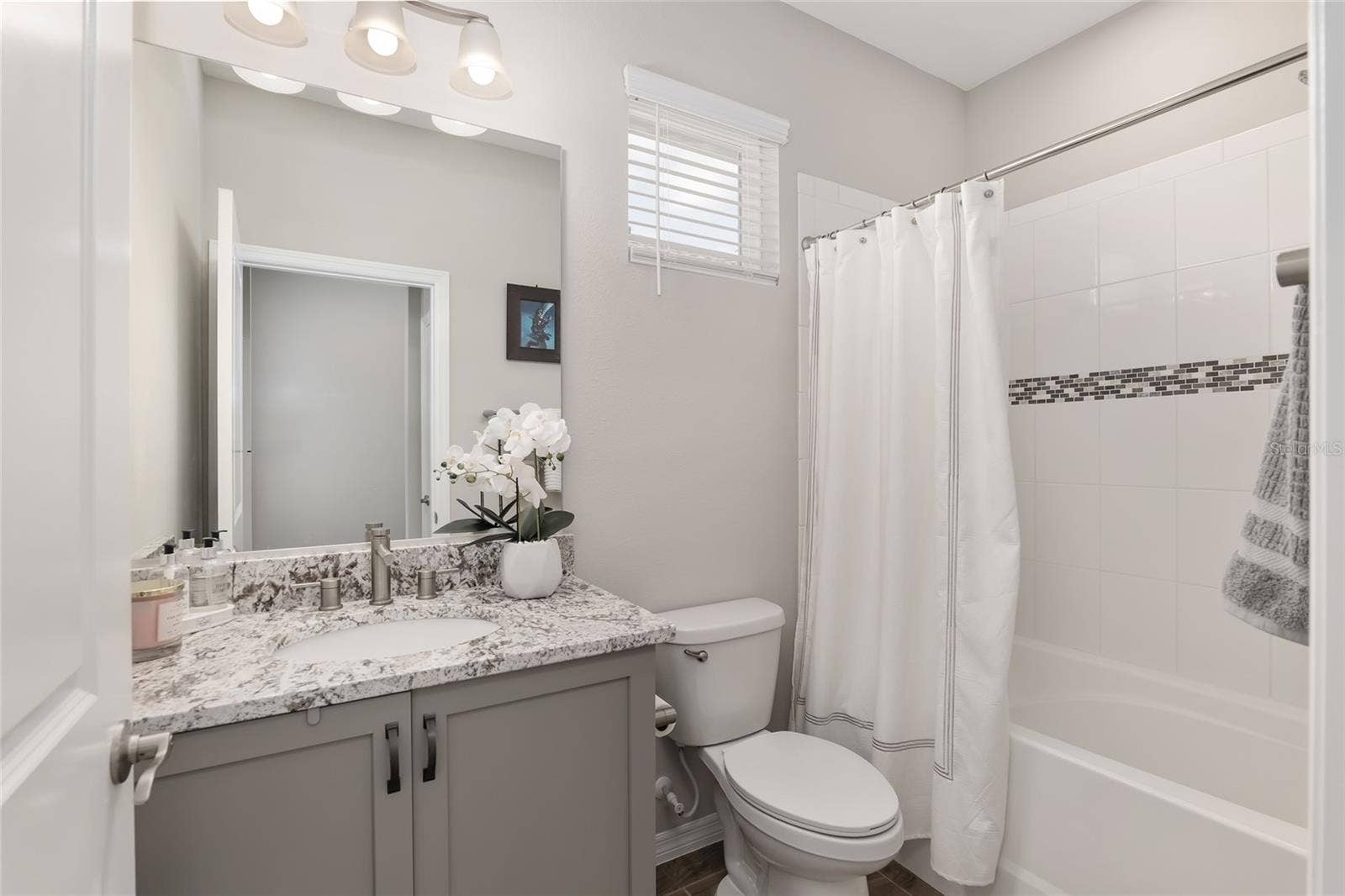 5247 NW 34TH STREET, Ocala, FL 34482 GUEST BATHROOM