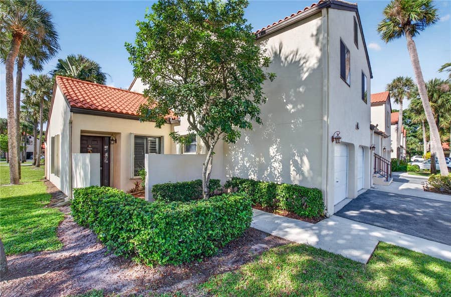 Property photo for 10 VIA DE CASAS SUR, #101, Boynton Beach, FL