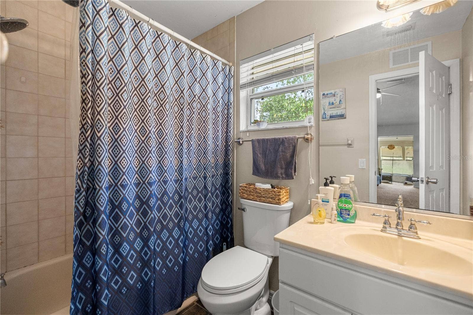 7910 SW 202ND COURT, Dunnellon, FL 34431 GUEST FULL TUB/SHOWER BATH & VANITY