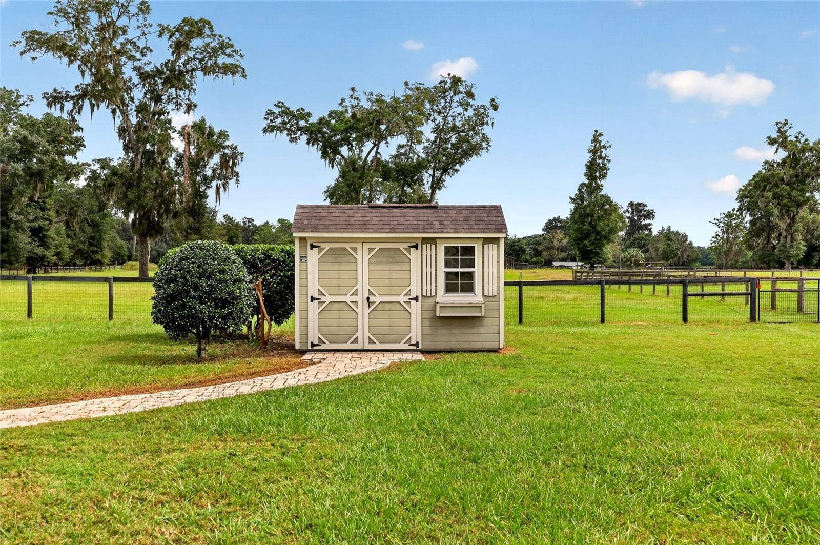 2556 NE 120TH STREET, Anthony, FL 32617 Pool Shed with Equipment