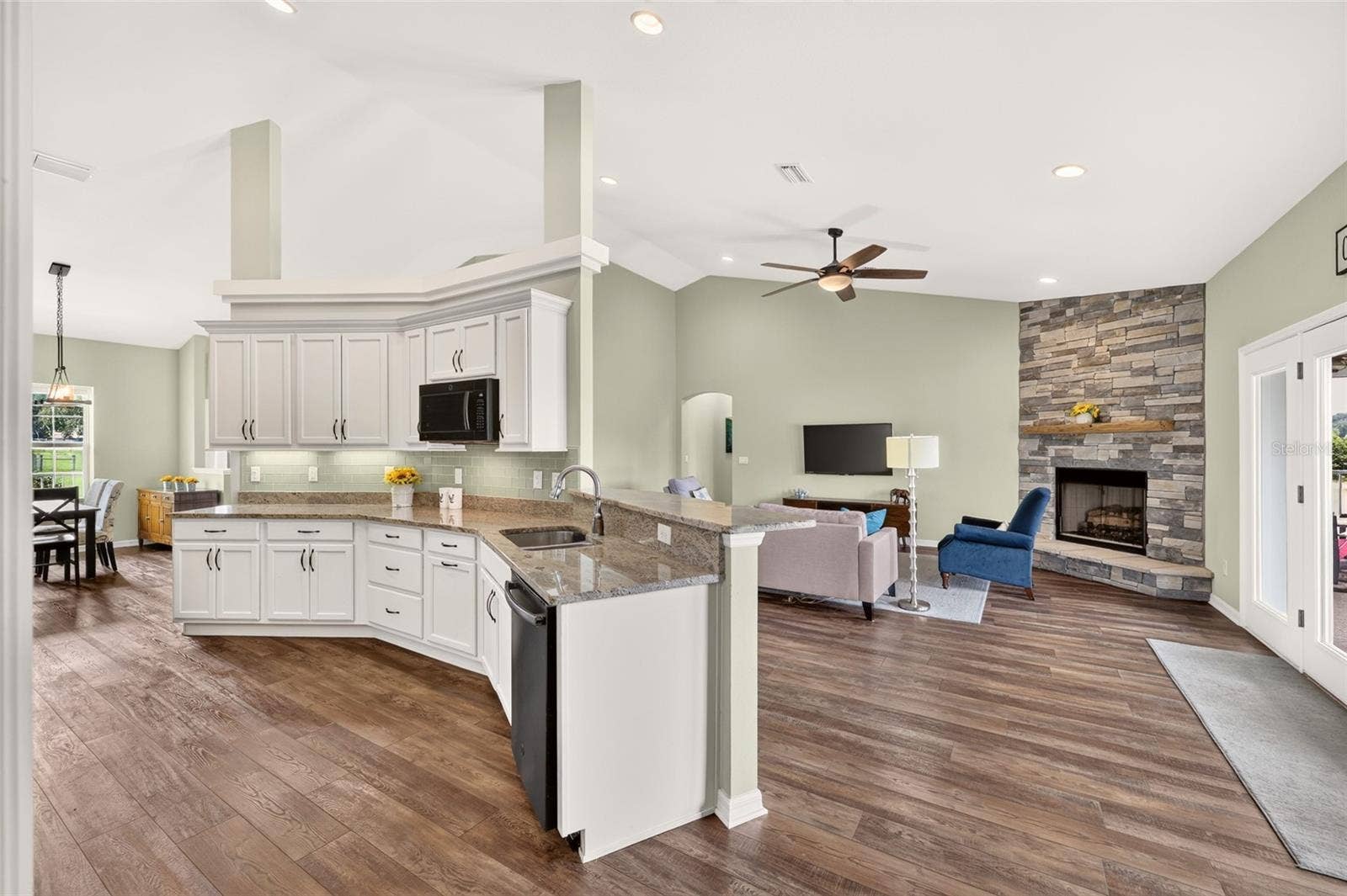 2556 NE 120TH STREET, Anthony, FL 32617 Large kitchen with pantry is open to living area.