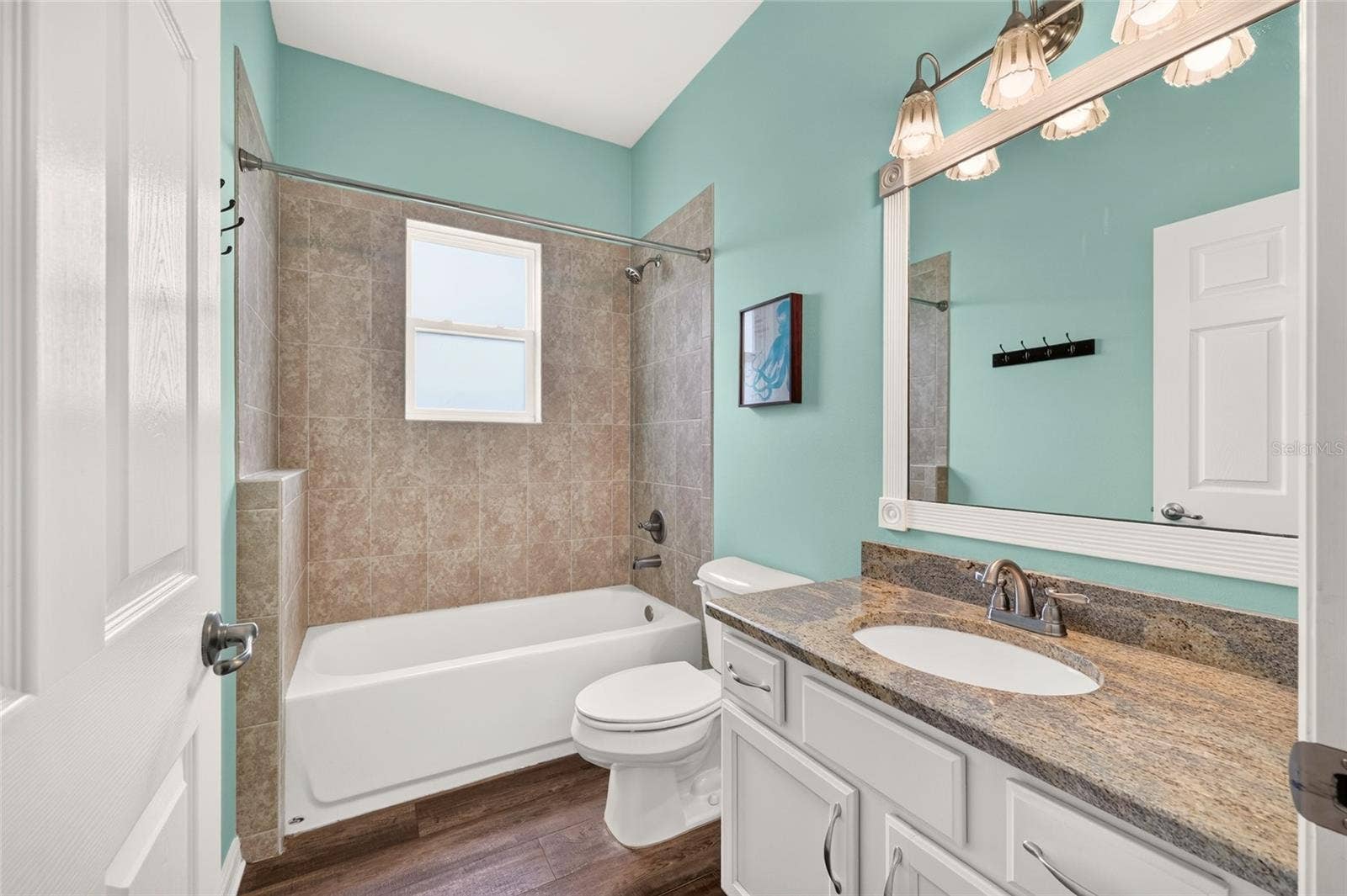 2556 NE 120TH STREET, Anthony, FL 32617 Guest Bathroom.