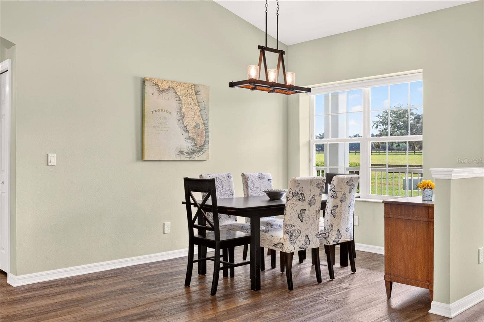 2556 NE 120TH STREET, Anthony, FL 32617 Dining area can easily accommodate a larger table with more seating.