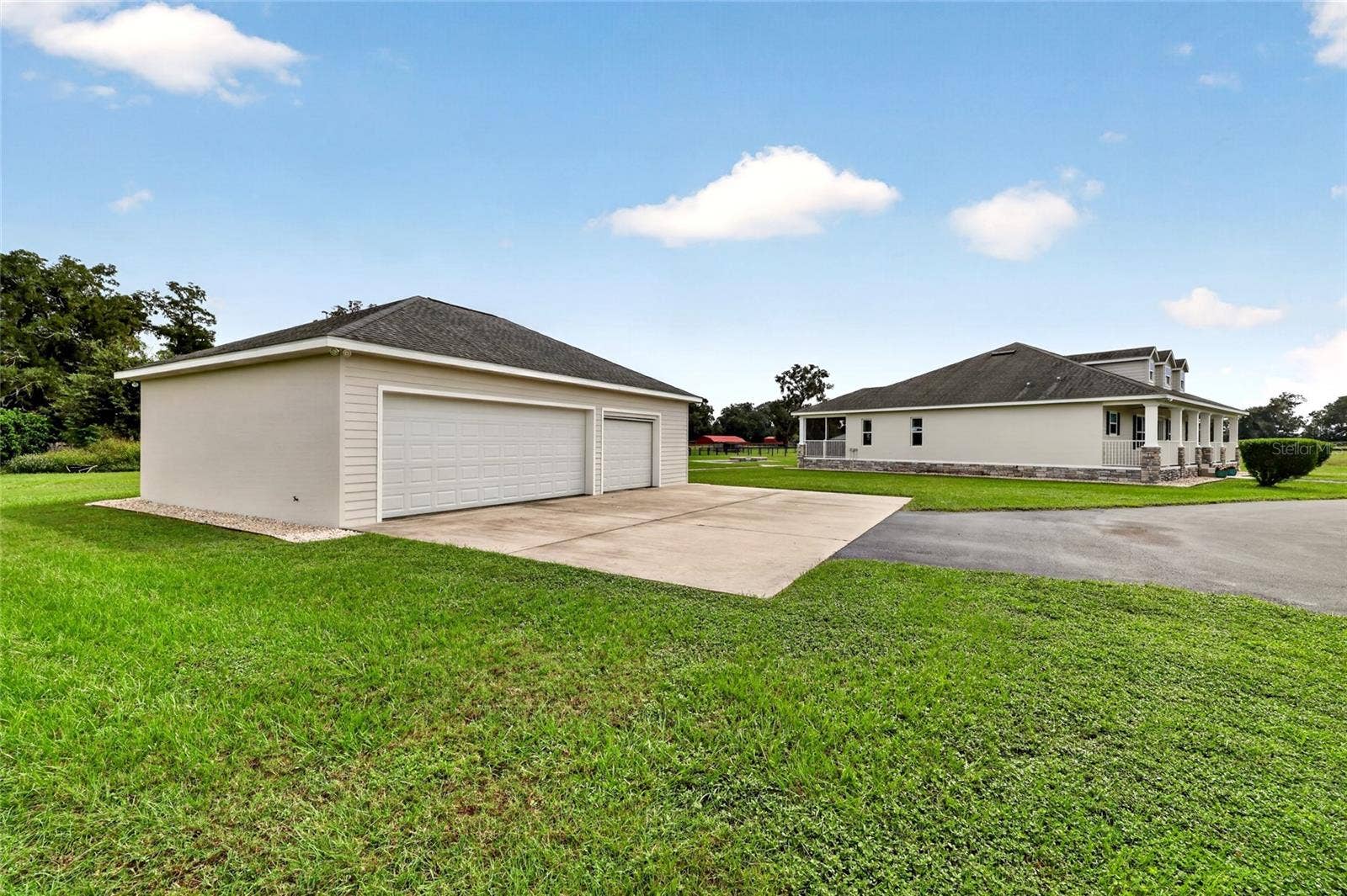 2556 NE 120TH STREET, Anthony, FL 32617 Oversized 3 car garage with 8' tall roll up doors.
