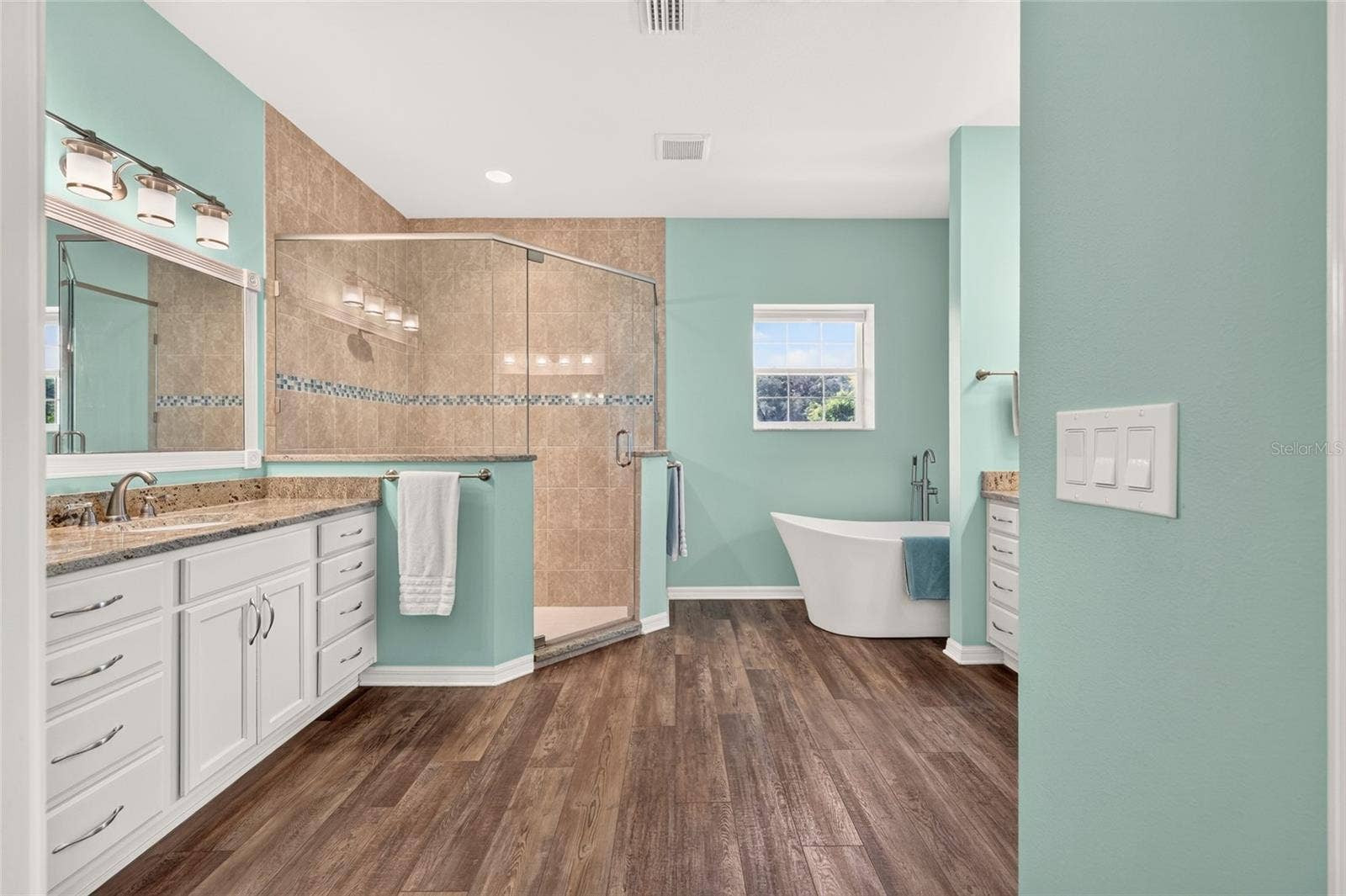 2556 NE 120TH STREET, Anthony, FL 32617 Primary Bathroom with Two Vanities.