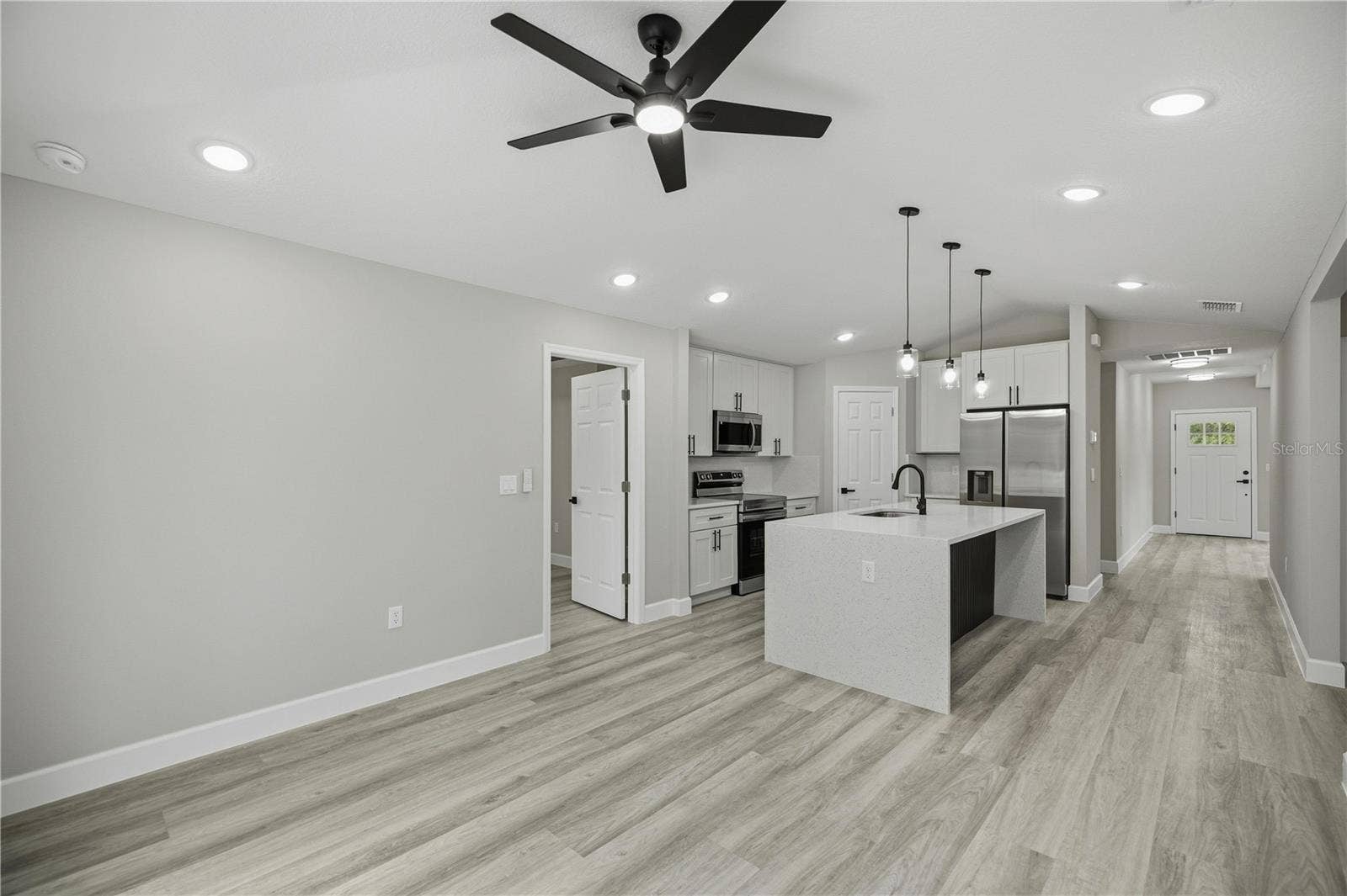 22010 SW BEACH BOULEVARD, Dunnellon, FL 34431