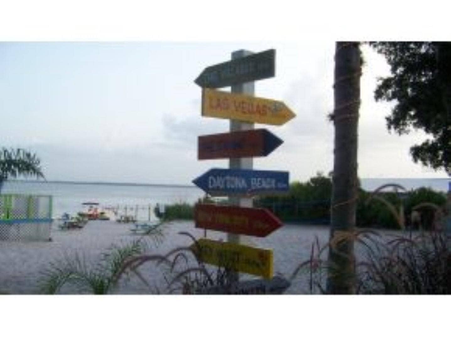 3 FISHER WAY PLACE, Ocklawaha, FL 32179
