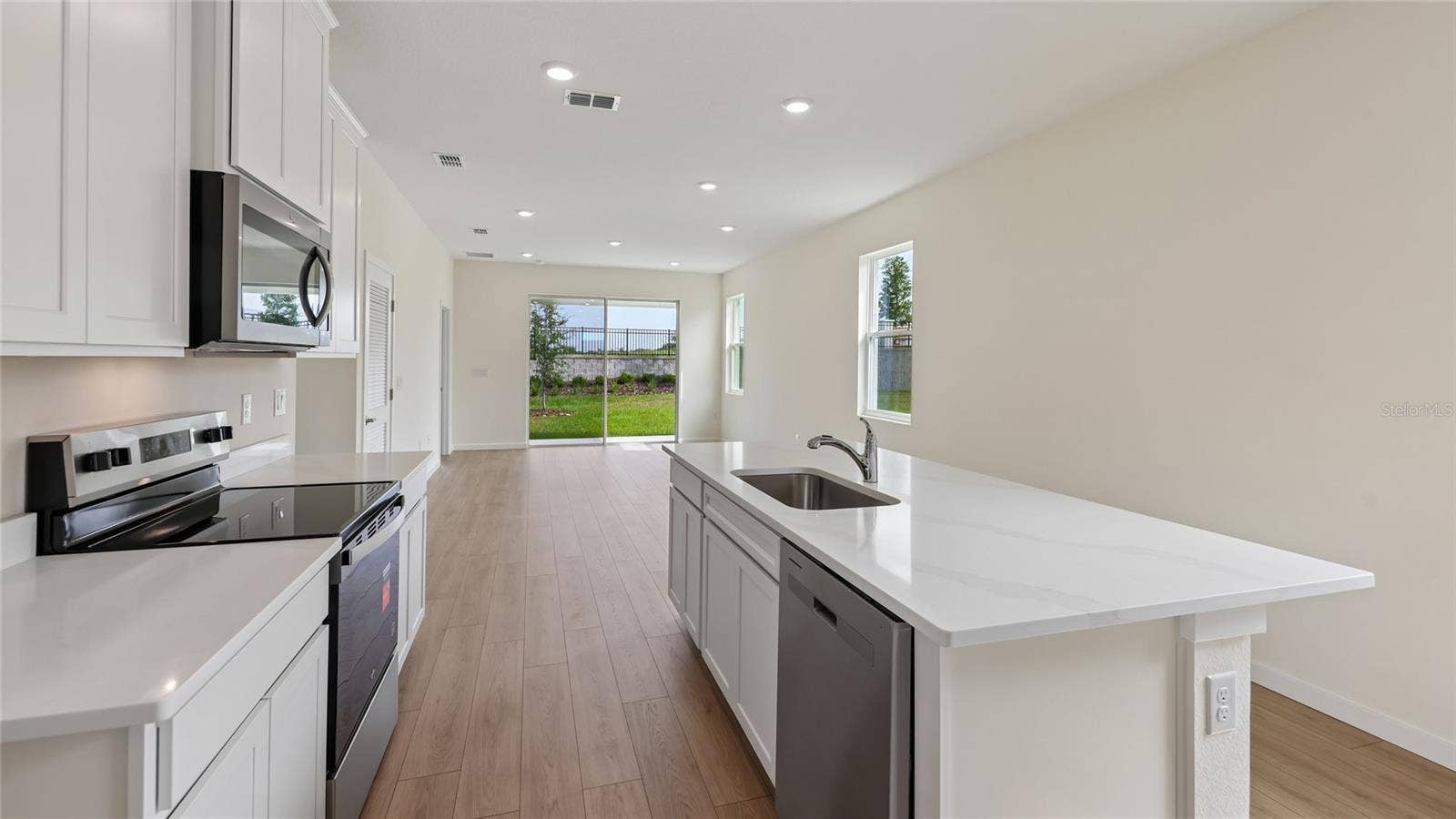 8766 PINECREST TRAIL, Wildwood, FL 34785