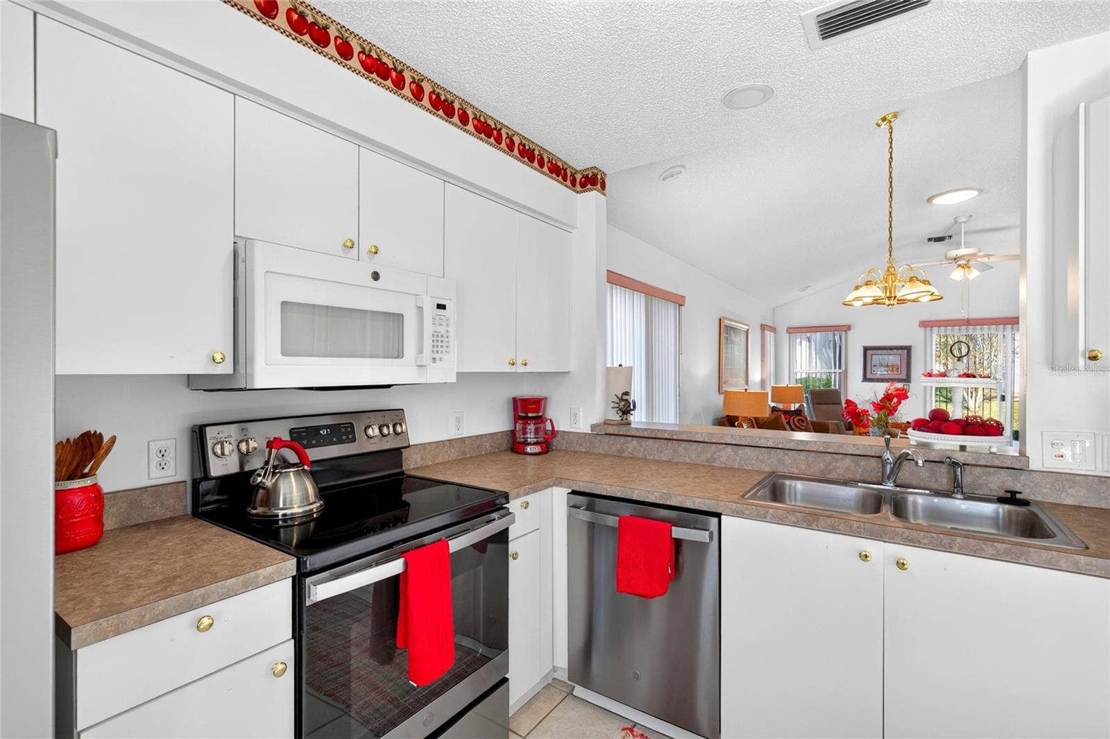 529 ALCAZAR COURT, Lady Lake, FL 32159