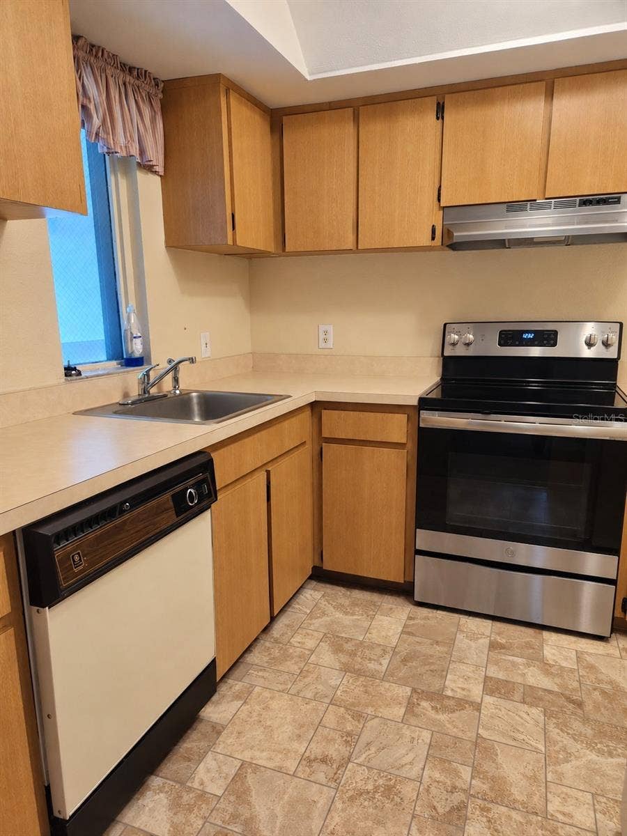 580 FAIRWAYS LANE, #G204, Ocala, FL 34472 Kitchen With Window