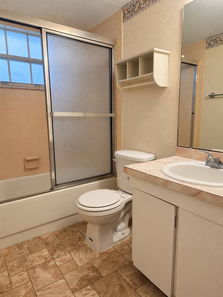 580 FAIRWAYS LANE, #G204, Ocala, FL 34472 Guest Bathroom