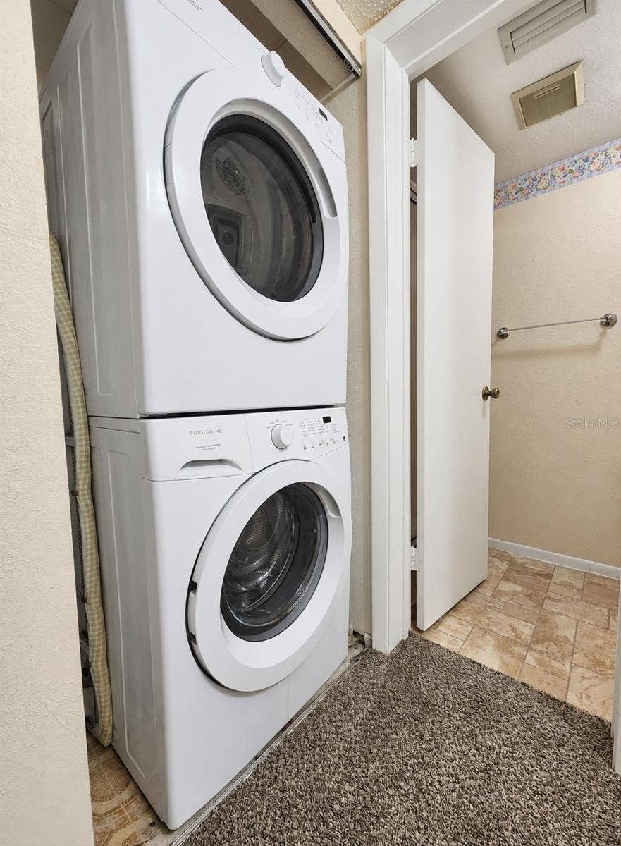 580 FAIRWAYS LANE, #G204, Ocala, FL 34472 Washer/Dryer Included