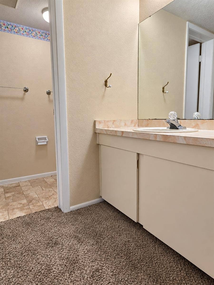 580 FAIRWAYS LANE, #G204, Ocala, FL 34472 Primary Bathroom