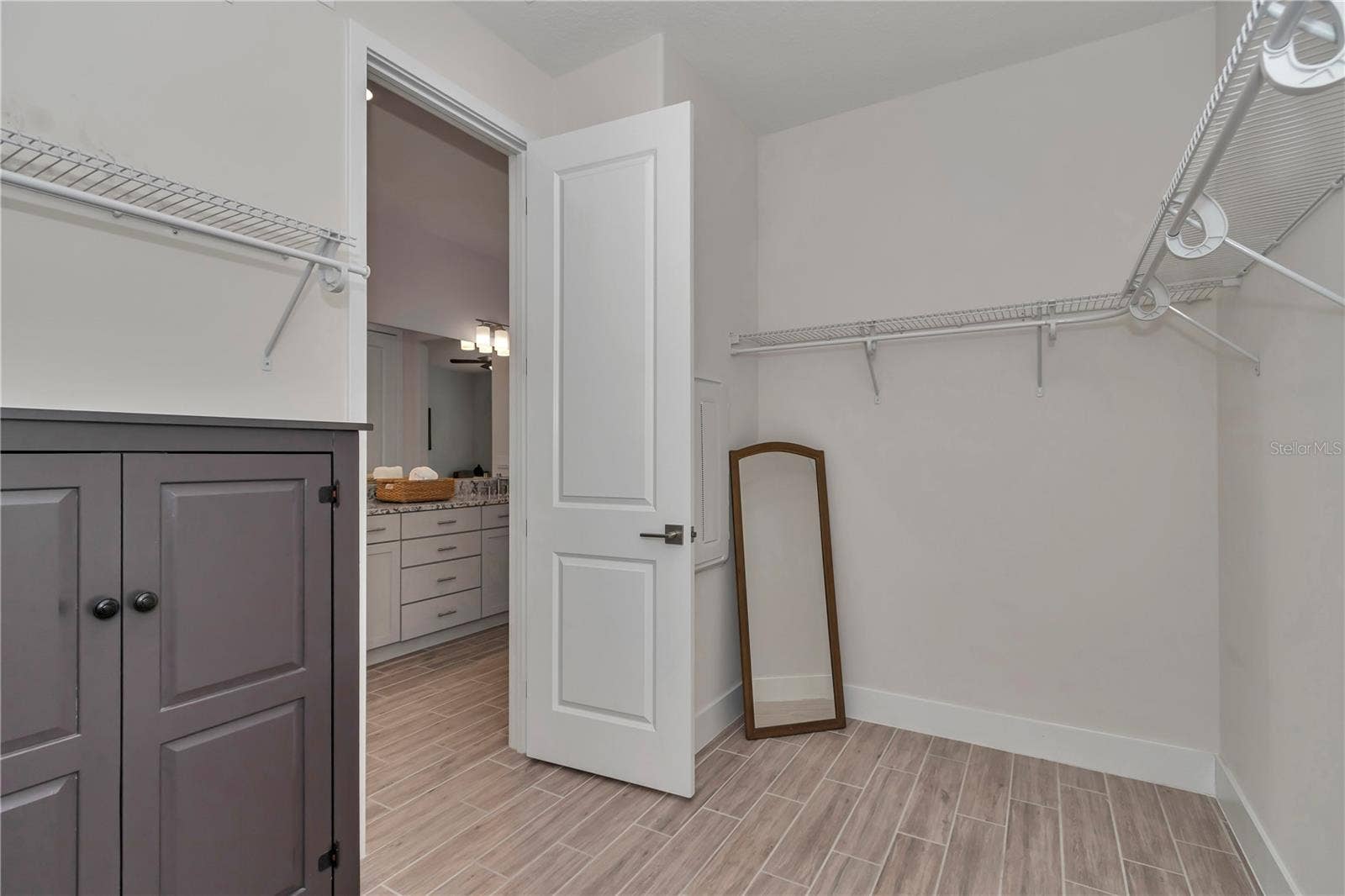 Walk in closet