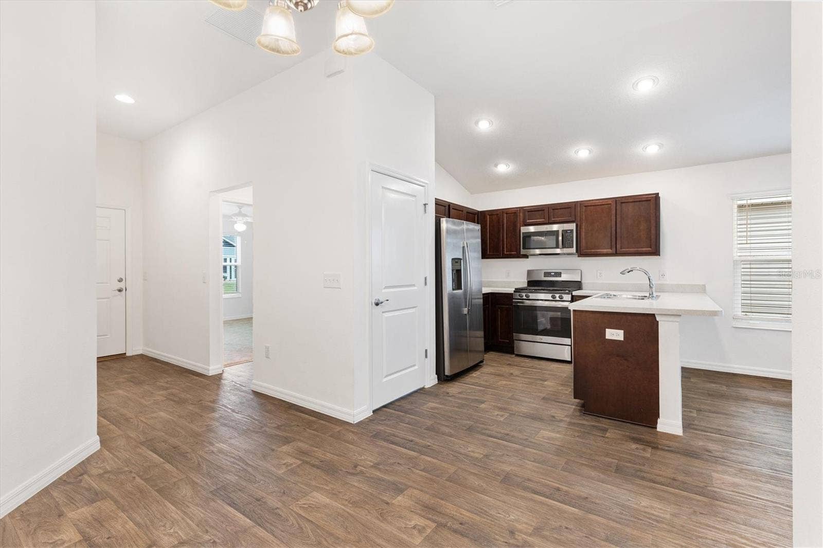 6225 DINGMAN WAY, The Villages, FL 32163 6225 DINGMAN WAY, The Villages, FL 32163