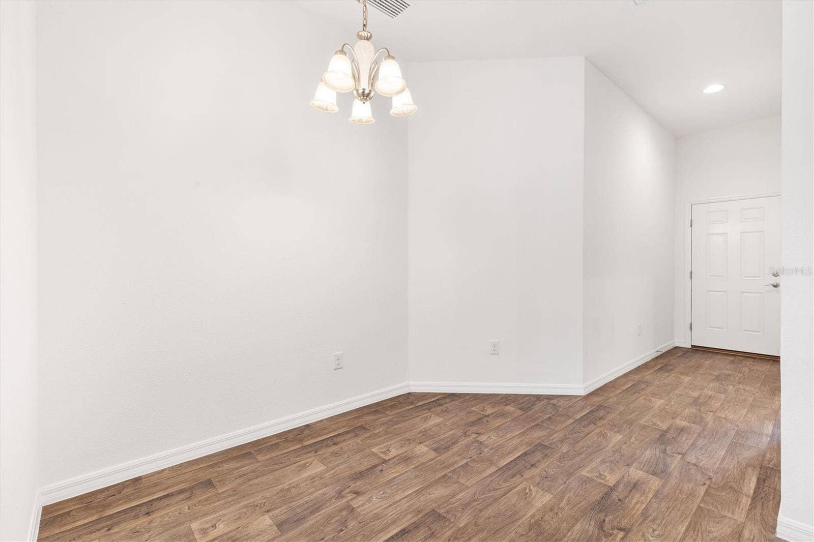 6225 DINGMAN WAY, The Villages, FL 32163 6225 DINGMAN WAY, The Villages, FL 32163