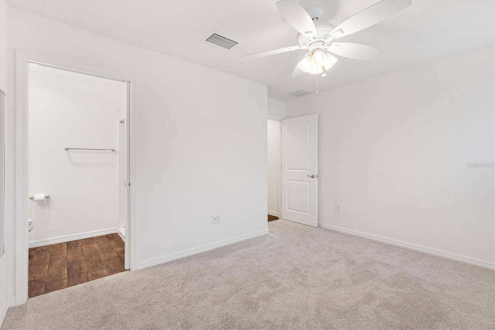 6225 DINGMAN WAY, The Villages, FL 32163 6225 DINGMAN WAY, The Villages, FL 32163