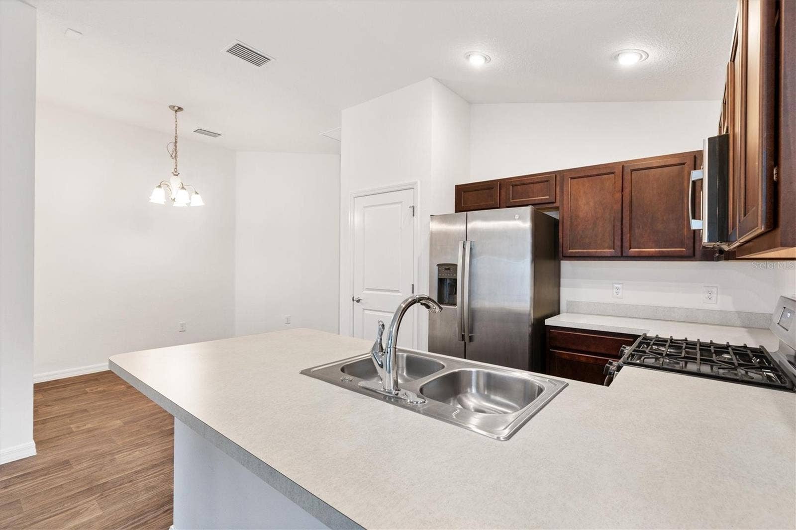 6225 DINGMAN WAY, The Villages, FL 32163 6225 DINGMAN WAY, The Villages, FL 32163