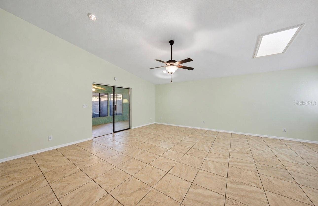 Blank canvas, decorate in your style!This home is waiting for it's new owner!