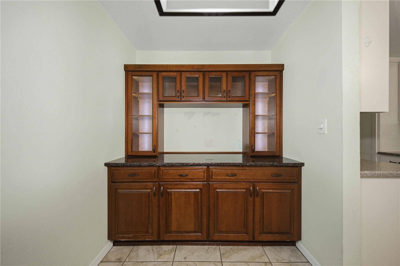 Built in dinning room dispay cabinet with built in lights