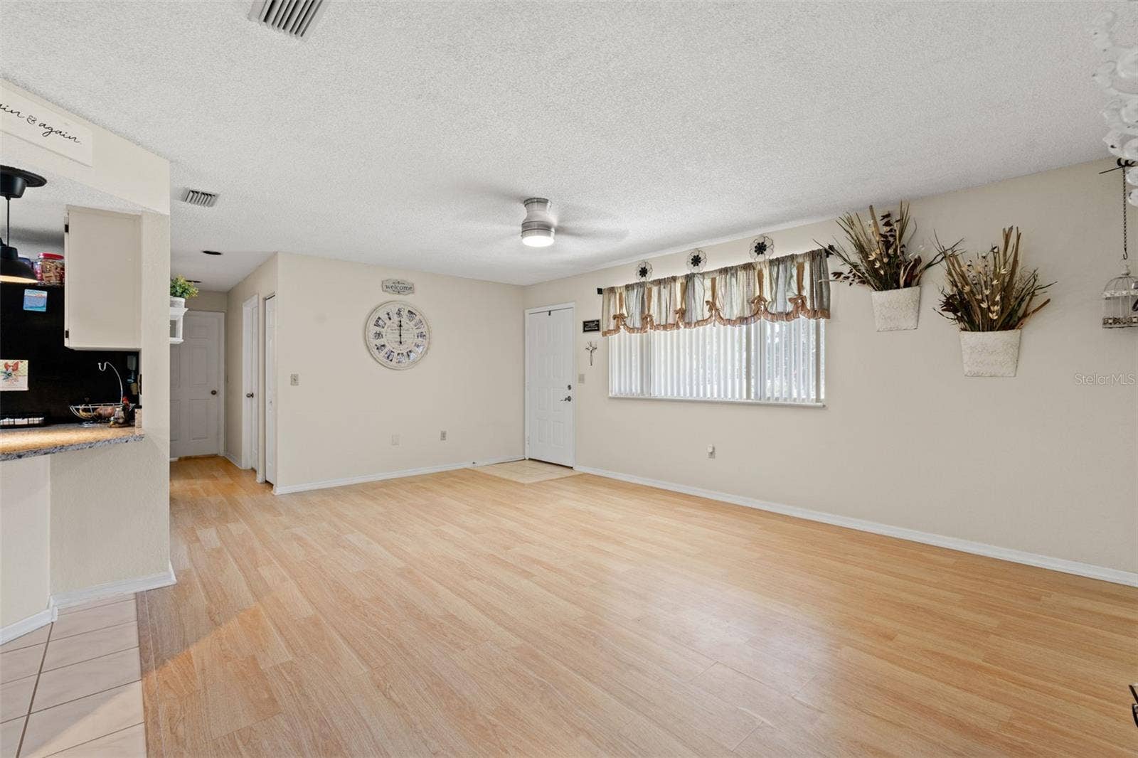 11530 SW 84TH AVENUE ROAD, Ocala, FL 34481 Living Room