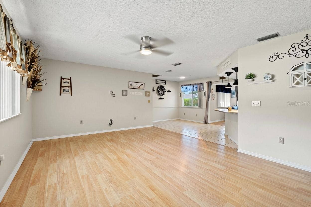 11530 SW 84TH AVENUE ROAD, Ocala, FL 34481 Living Room