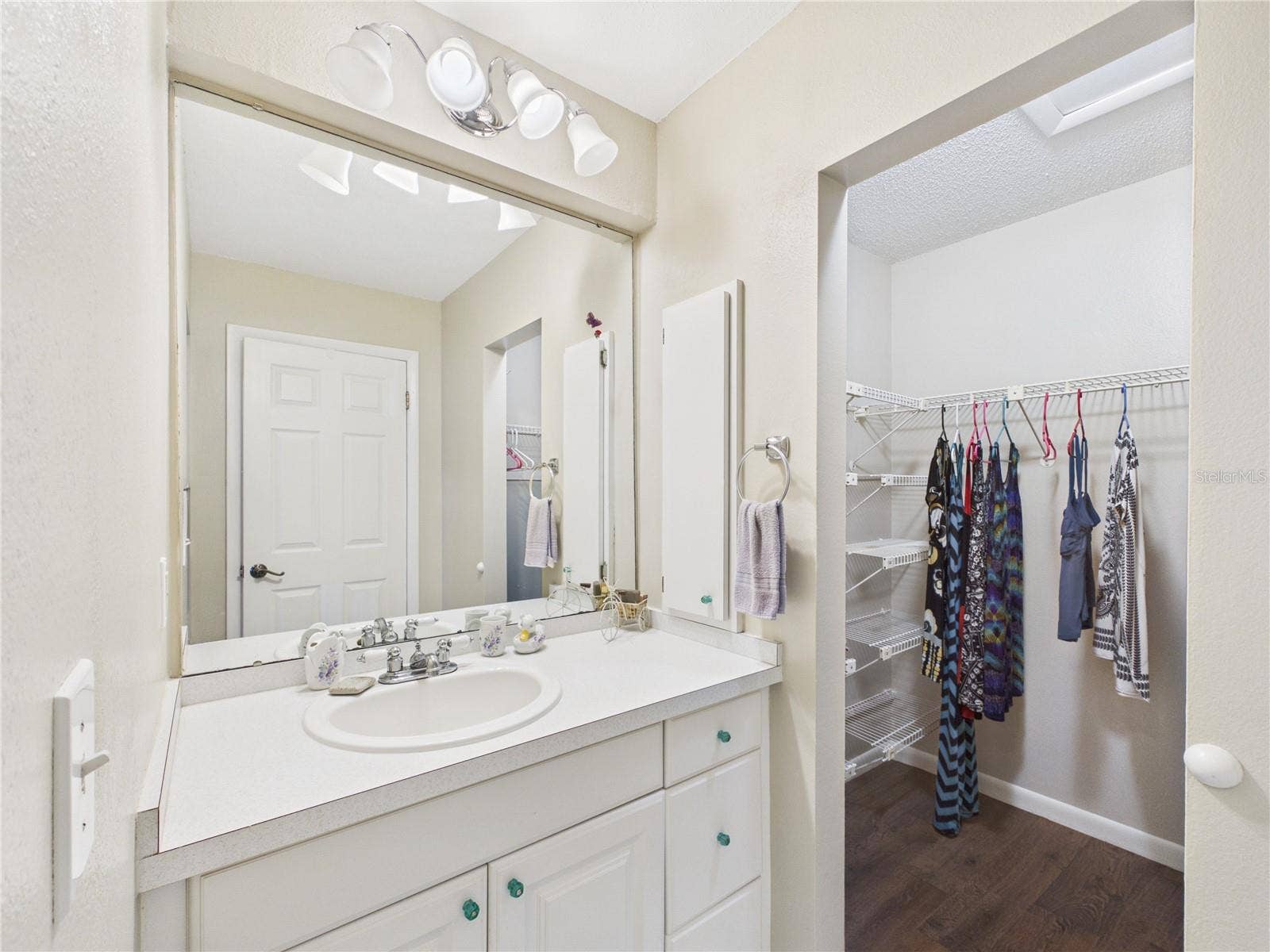 walk in closet
