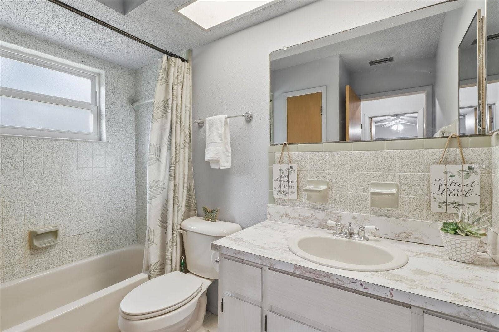 11129 W CEDAR LAKE DRIVE, Crystal River, FL 34428 Secondary Bathroom