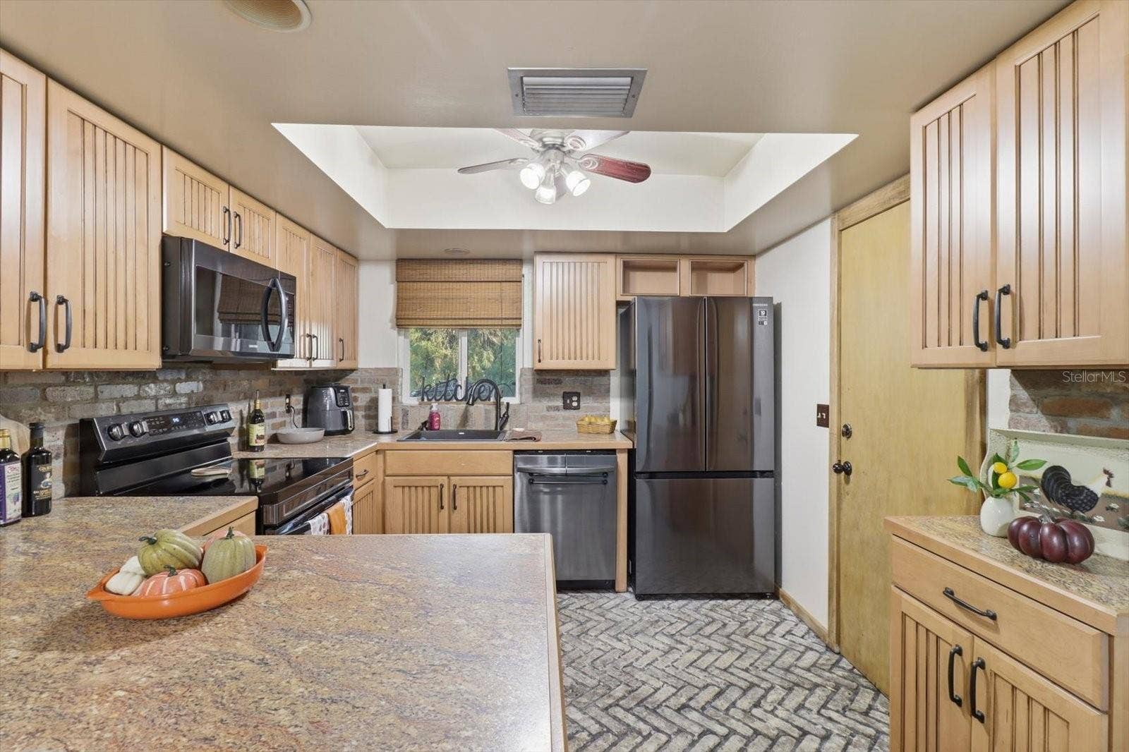 11129 W CEDAR LAKE DRIVE, Crystal River, FL 34428 Kitchen