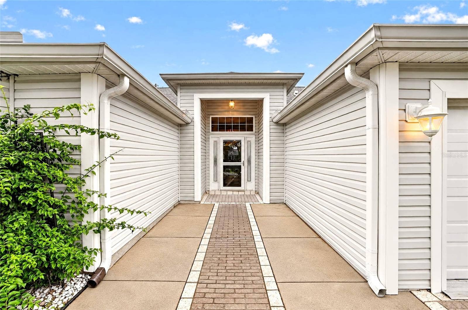 1177 OAK FOREST DRIVE, The Villages, FL 32162