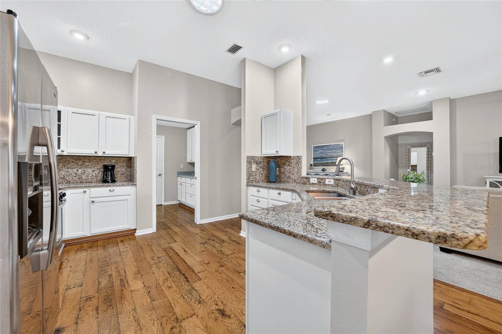 Expansive kitchen