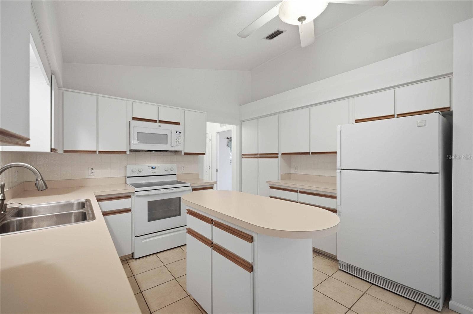 5126 NW 21ST LOOP, Ocala, FL 34482 Plenty of cabinetry