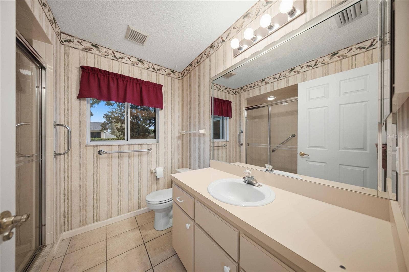 5126 NW 21ST LOOP, Ocala, FL 34482 Guest bath