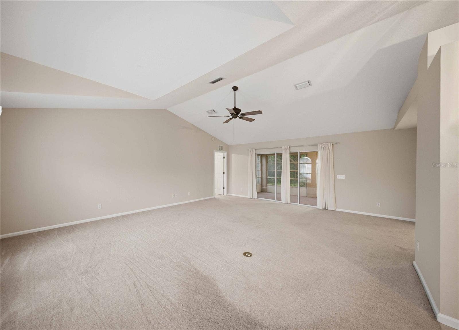 5126 NW 21ST LOOP, Ocala, FL 34482 Spacious greatroom