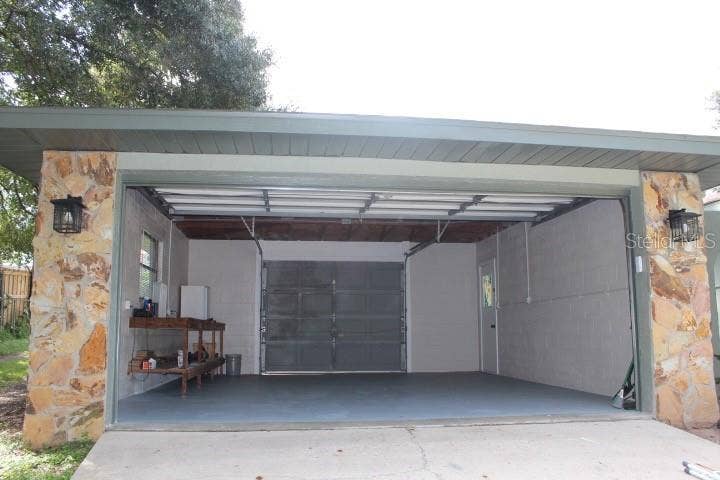 12082 SE 61ST COURT, Belleview, FL 34420 Two car garage