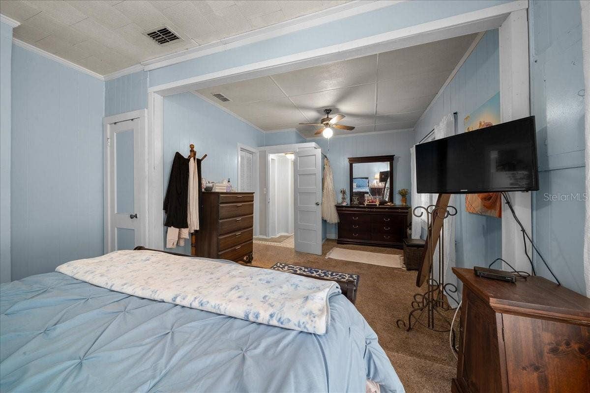 722 NE 35THST
