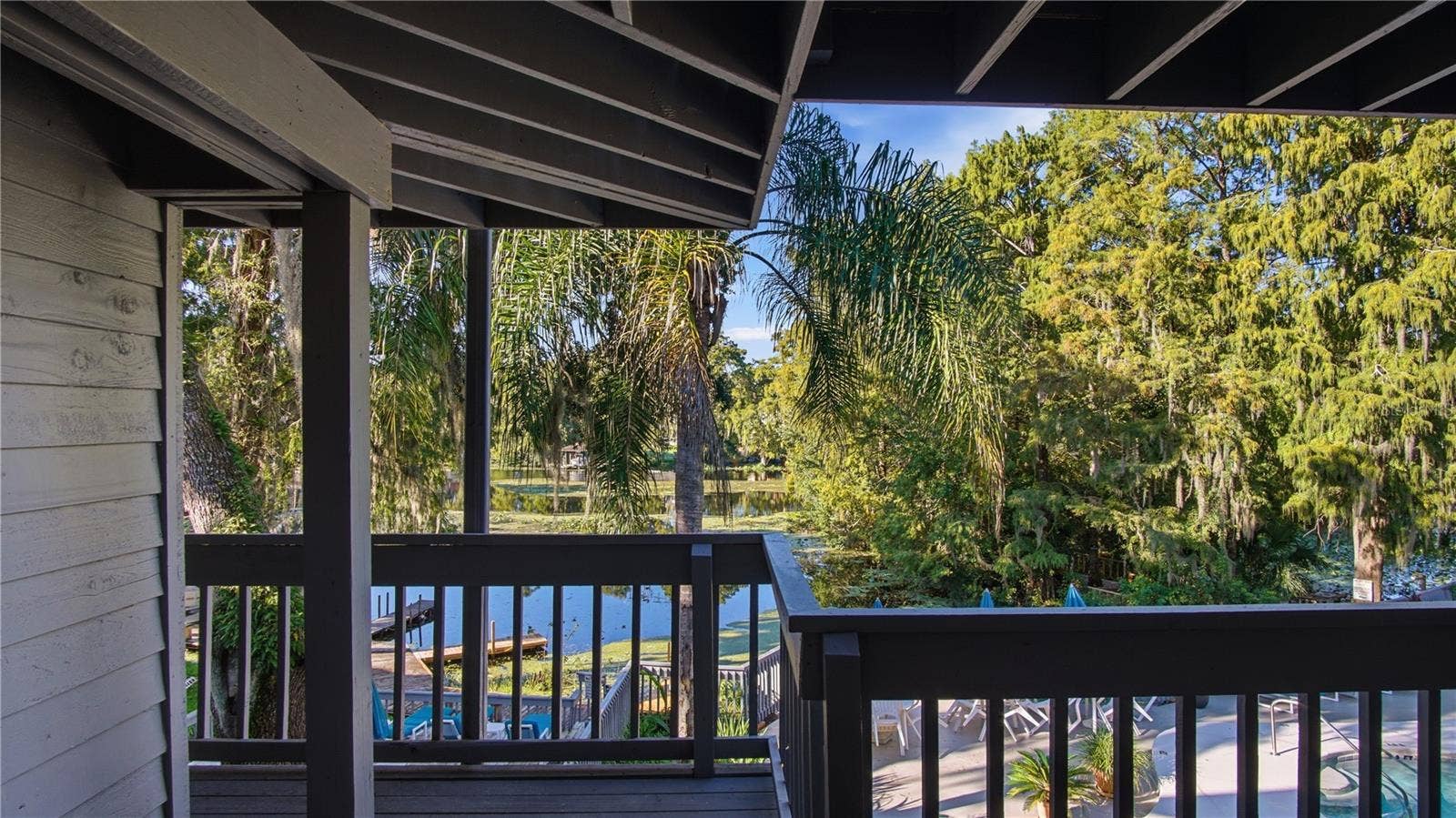 20820 RIVER DRIVE, #B25, Dunnellon, FL 34431 Front landing at door to condo