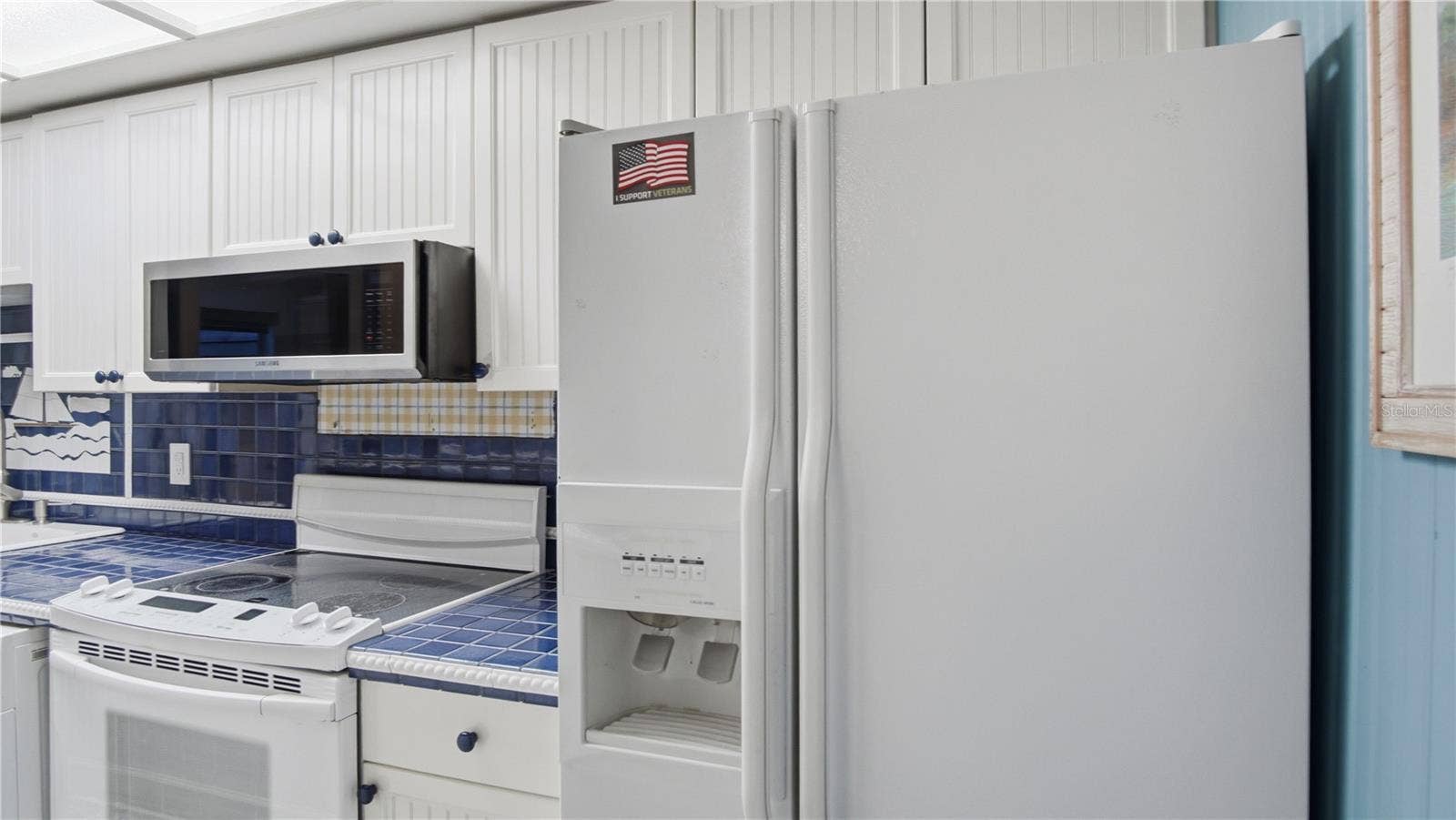 20820 RIVER DRIVE, #B25, Dunnellon, FL 34431 Fridge