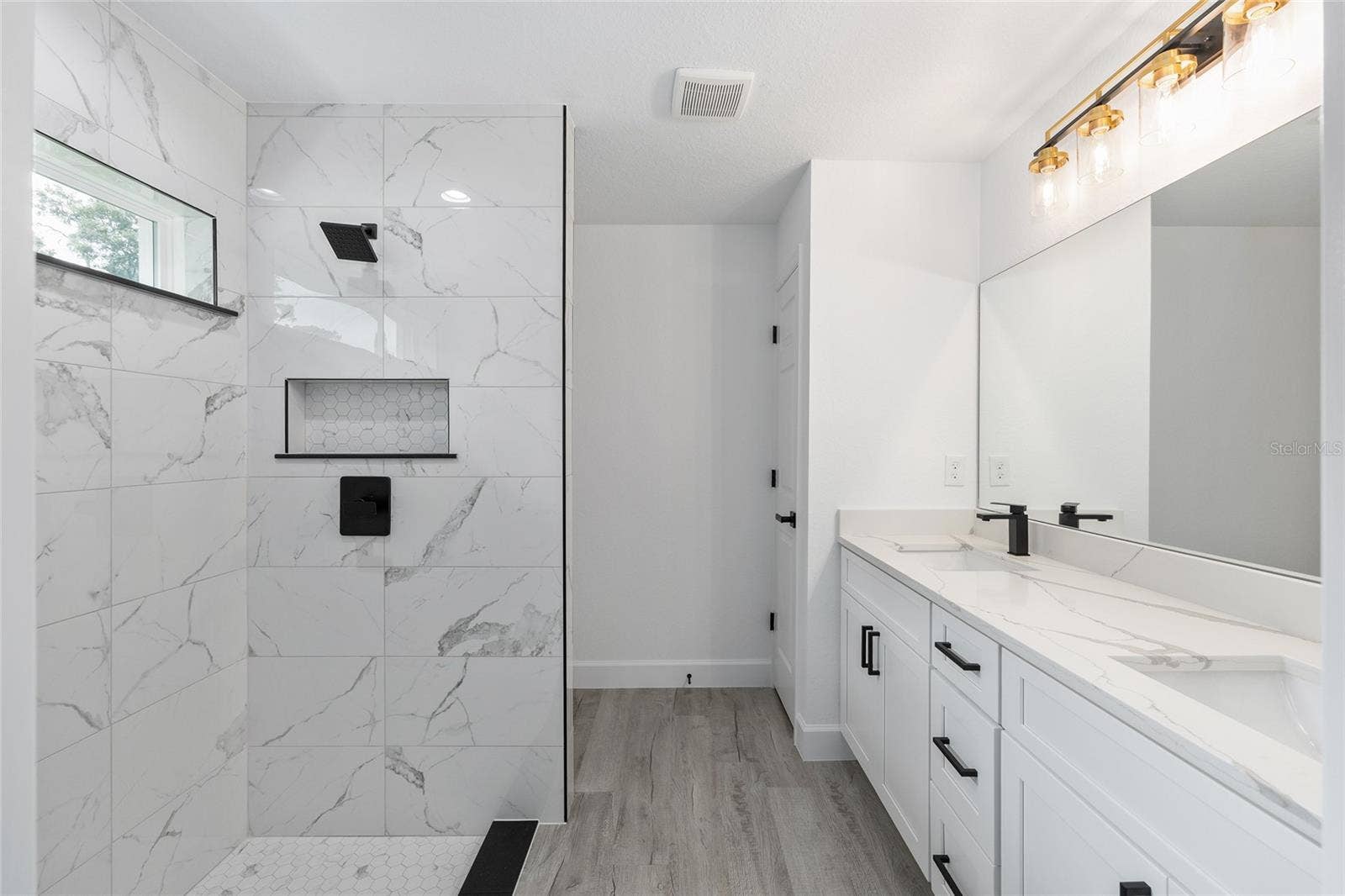 Model Home Primary Bathroom En-Suite