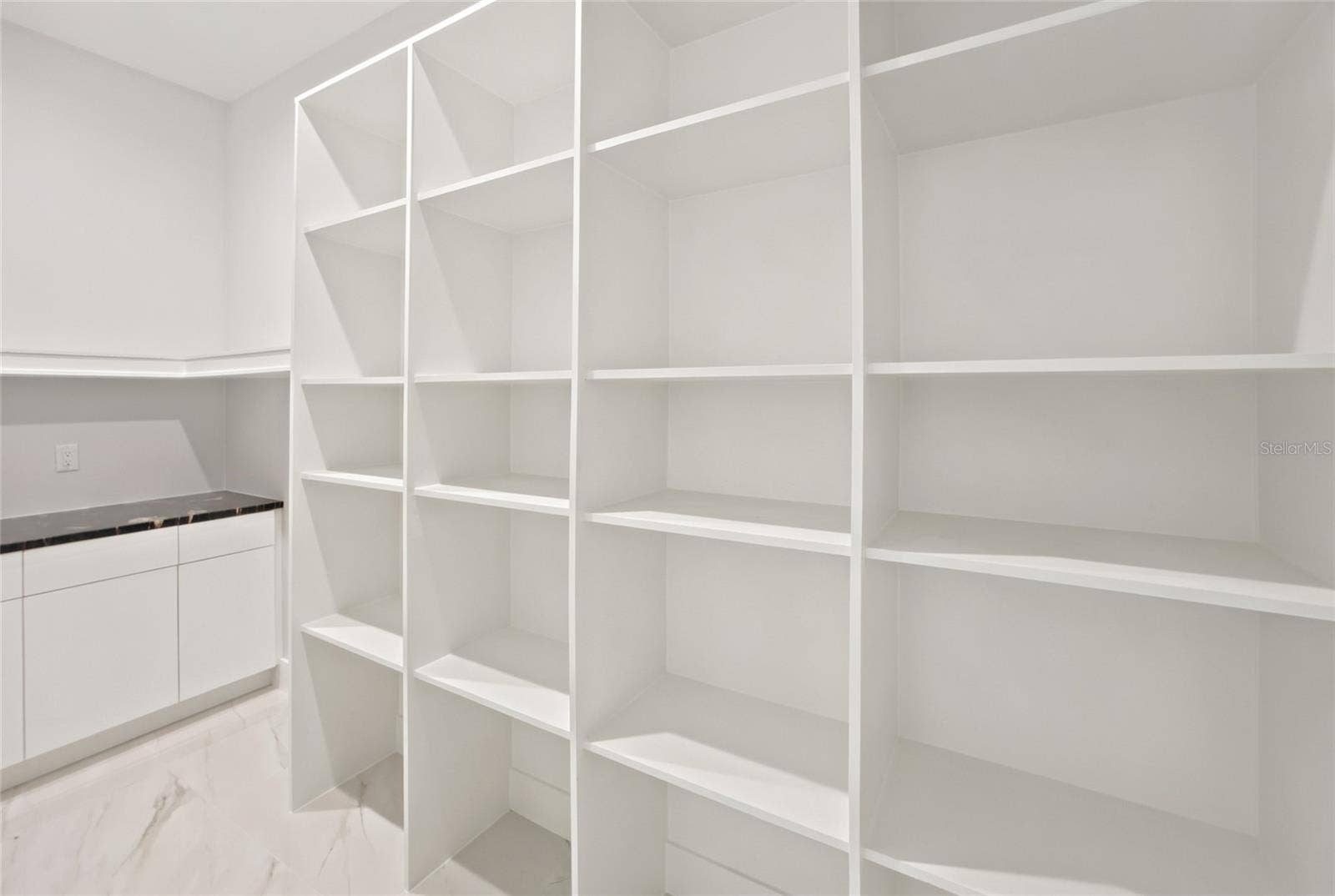 7660 SW 138TH TERRACE, Dunnellon, FL 34432 Hidden Walk-in Pantry